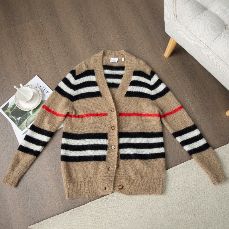 ❤️ BURBERRY 馬海毛 舒適溫暖 秋冬易搭配 開衫毛衣-0