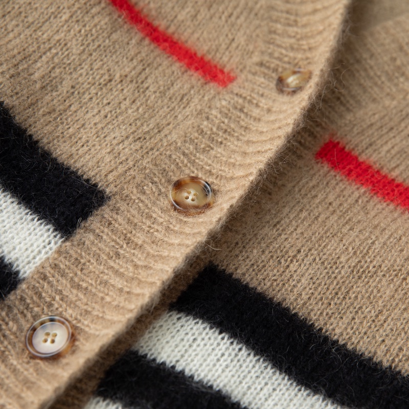 ❤️ BURBERRY 馬海毛 舒適溫暖 秋冬易搭配 開衫毛衣-4