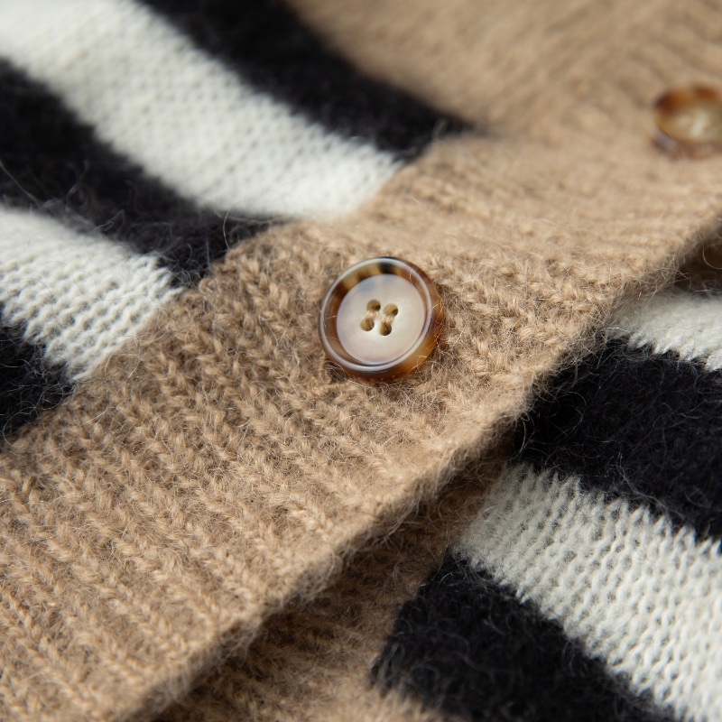 ❤️ BURBERRY 馬海毛 舒適溫暖 秋冬易搭配 開衫毛衣-5