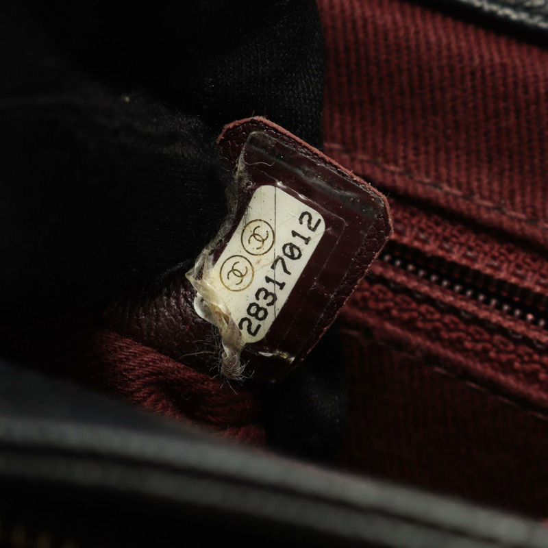 香奈兒 (CHANEL) Business Affinity Matelasse 斜背單肩包，黑色皮革，附鉚釘-4