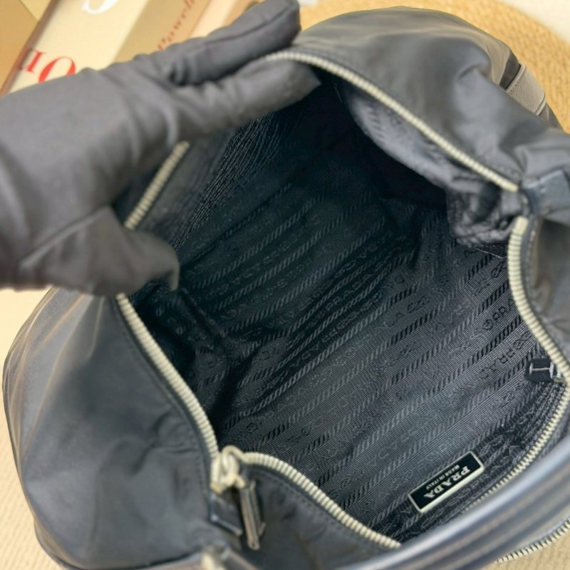 (稀有款✨)🏷Prada．hobo 碗豆包 小款-13