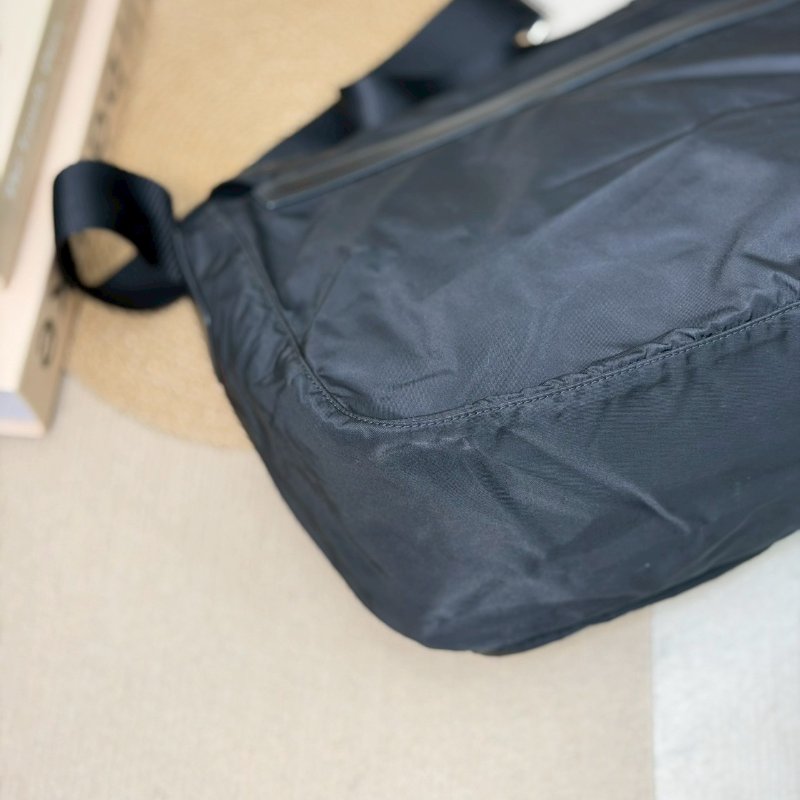 🏷Prada．尼龍郵差包-6