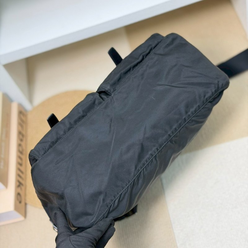 🏷Prada．尼龍郵差包-8