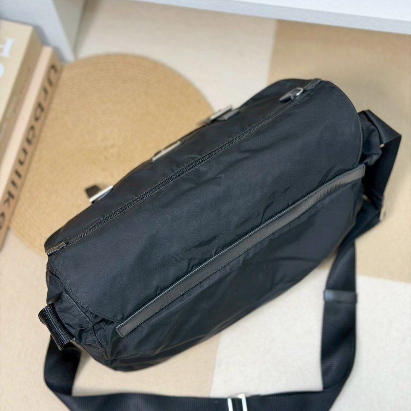 🏷Prada．尼龍郵差包-9