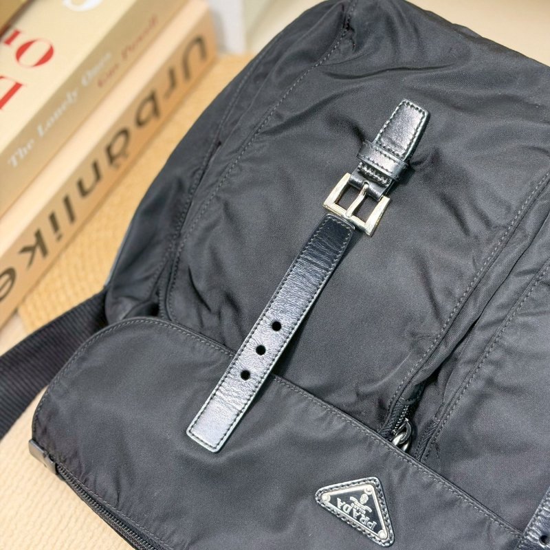 🏷Prada．尼龍郵差包-10