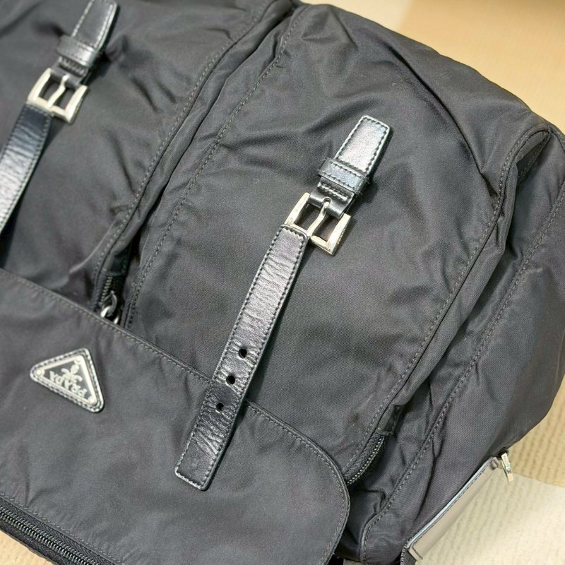 🏷Prada．尼龍郵差包-11