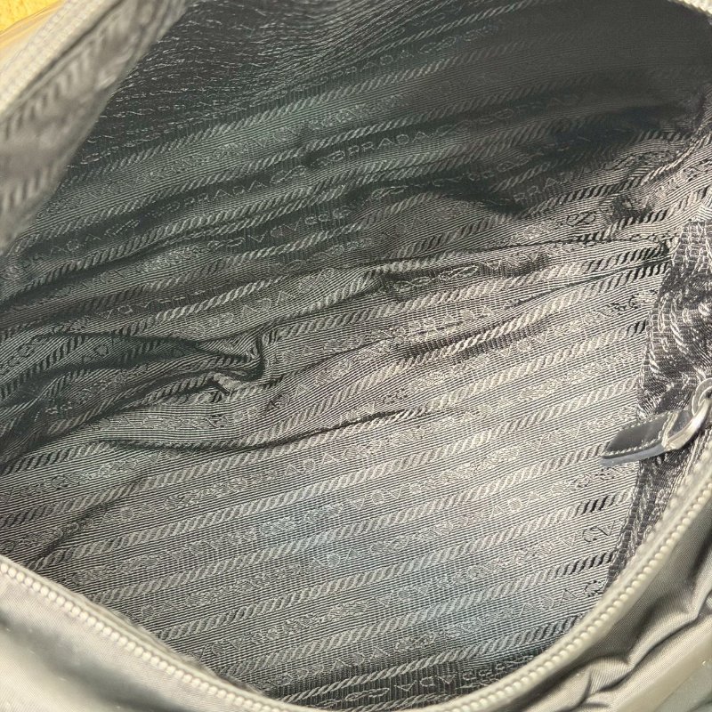 🏷Prada．尼龍郵差包-17