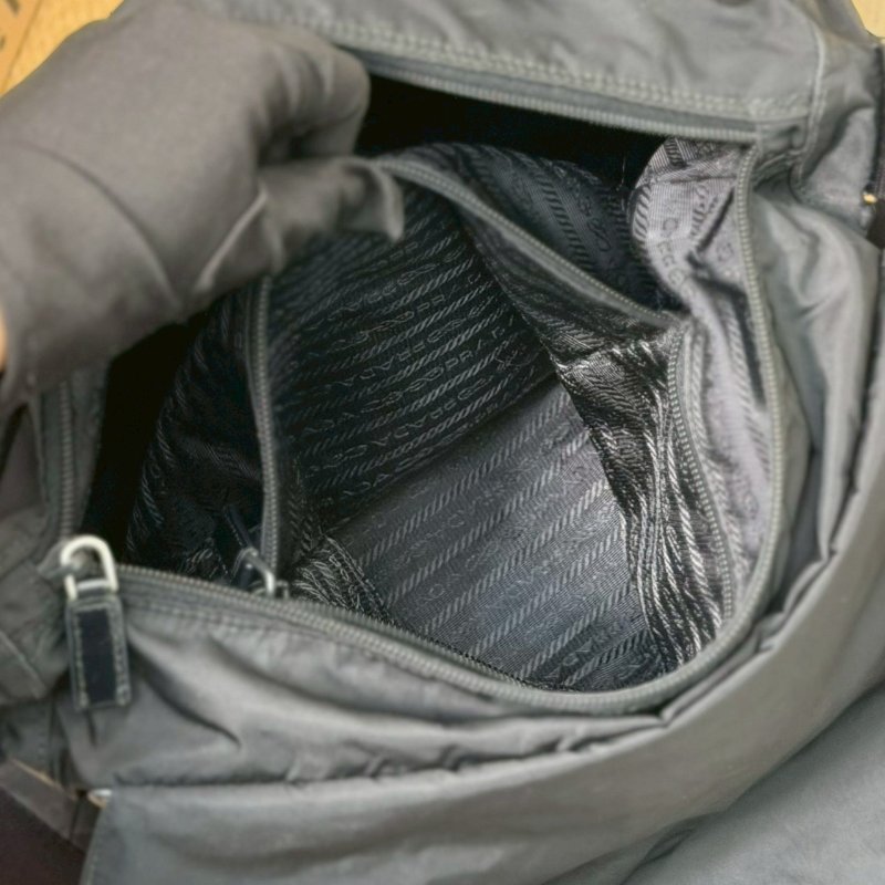 🏷Prada．尼龍郵差包-18