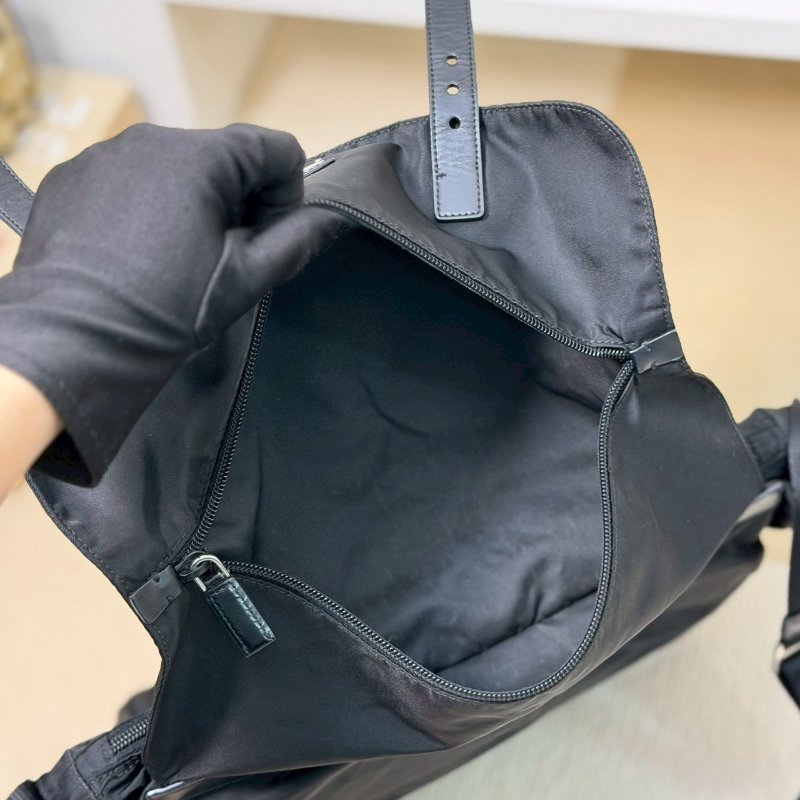 🏷Prada．尼龍郵差包-19