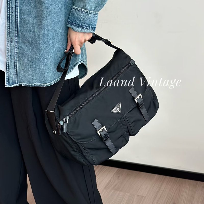 🏷Prada．尼龍郵差包-21