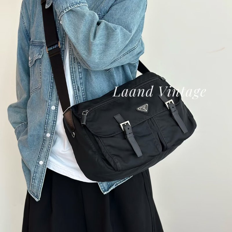 🏷Prada．尼龍郵差包-23