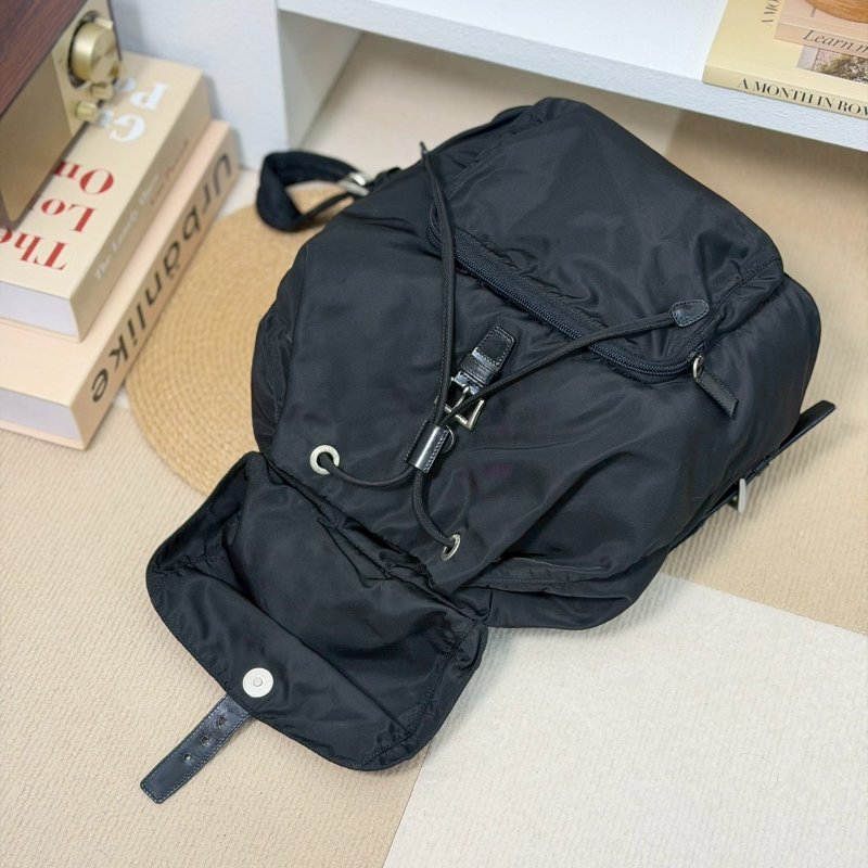 🏷Prada．降落傘尼龍單口後背包/客人寄賣-10