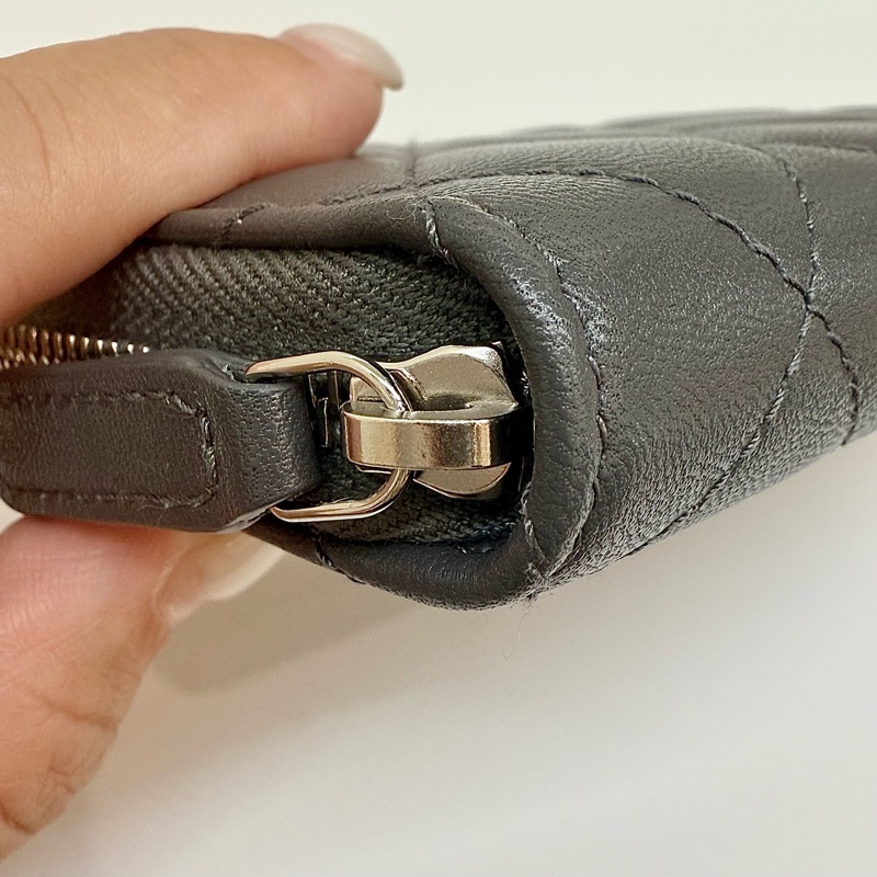 CHANEL - 碳灰色銀釦零錢包-6