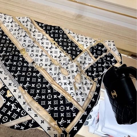 Louis Vuitton LV 經典老花 90*90 絲巾