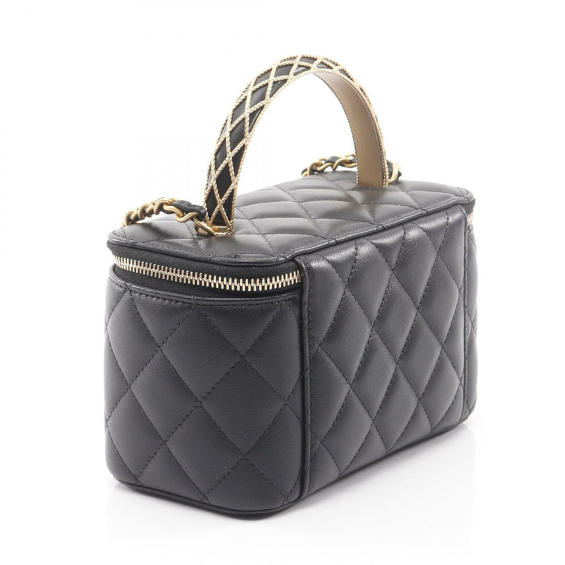 香奈兒 (CHANEL) Matelasse 斜背包/雙肩包，羊皮材質，黑色，金色五金，二手 CC-1