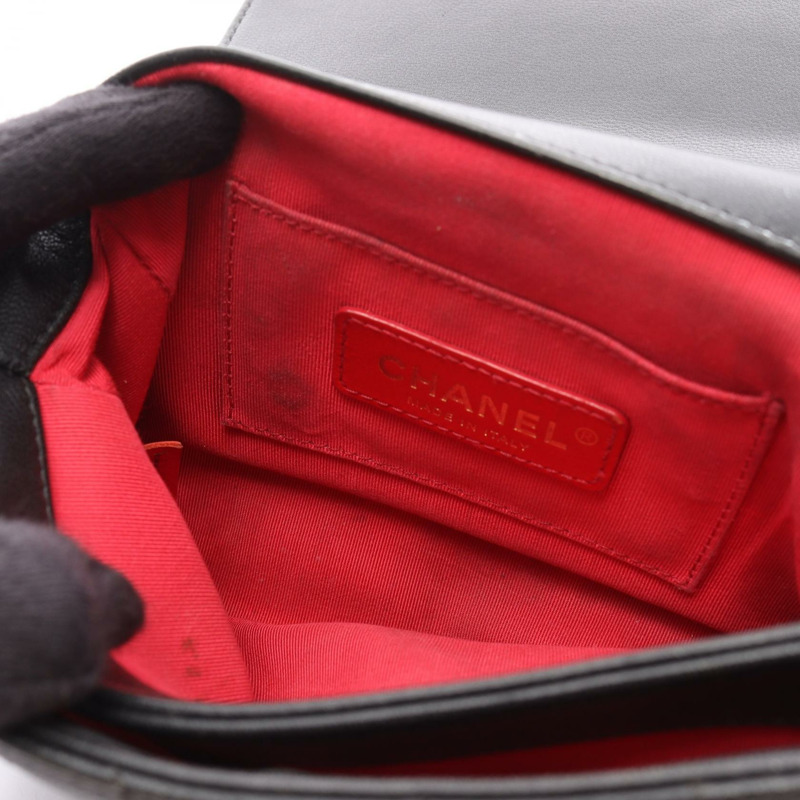 香奈兒 (CHANEL) 人字紋 V 形縫線頂部手柄雙鏈肩背包，黑色皮革，金色五金-10