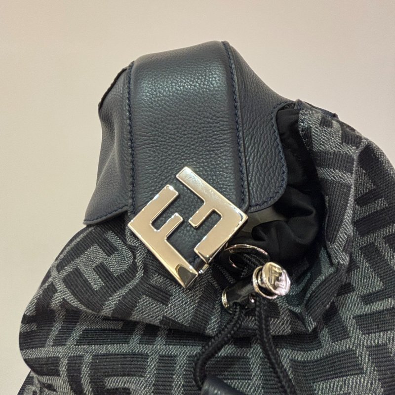 FENDI 深藍FF緹花帆布皮革掀蓋後背包-5