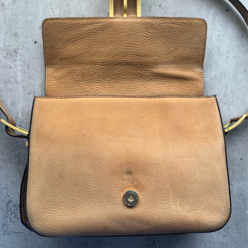 Celine 真皮斜背包 奶茶色 金扣-19