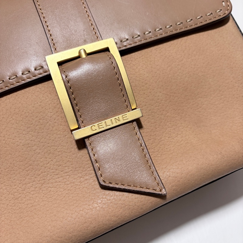 Celine 真皮斜背包 奶茶色 金扣-18