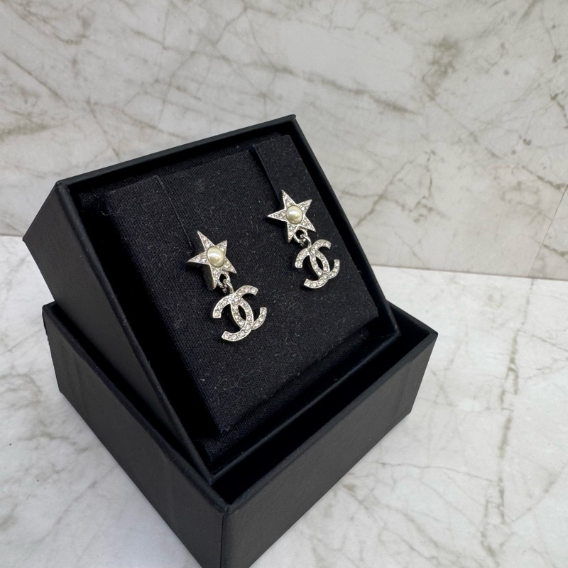 CHANEL銀色珍珠星星水鑽垂吊雙C耳環-1