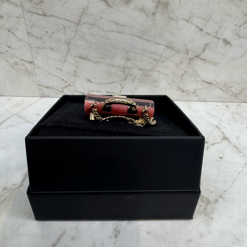 CHANEL金屬把鍊帶金邊粉色口蓋包造型胸針-3