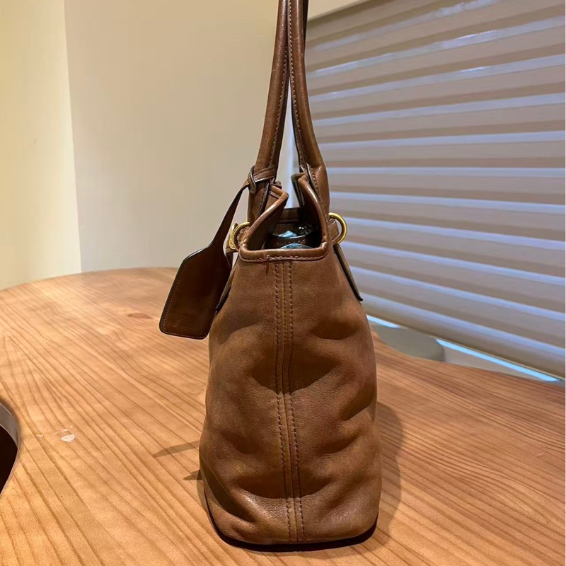 Miu Miu /謬誤 Aventure Nappa 橡木色 納帕皮革單肩手提包，尺寸：底長40x高31x寬13cm-2