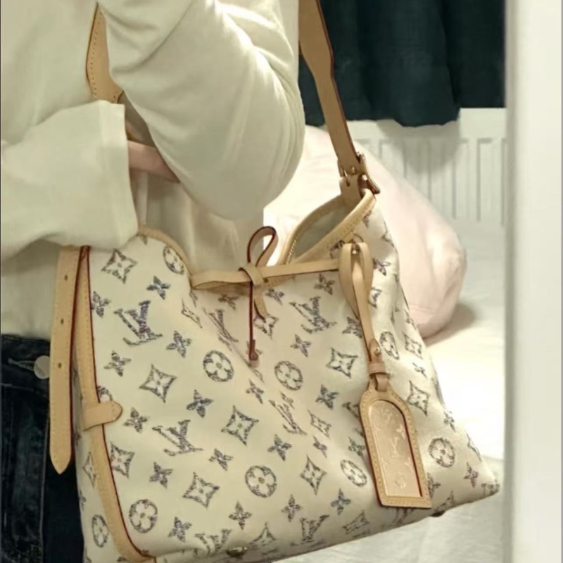 LV路易威登 carryall pm 小號航海系列 24限量款 新款刺繡 特殊材質製成 24帶票 很完美成色 公價25100 1xxxx-2