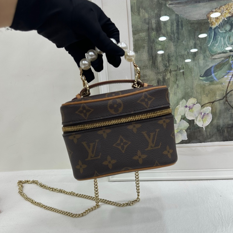 LV 路易威登 nice nano化妝盒 芯片 客人自己配了把手和鏈條-6