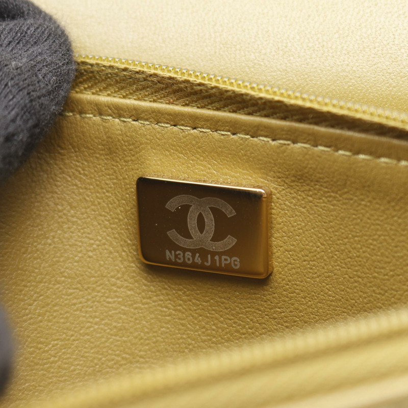 香奈兒 Matelasse 兩用鏈條肩背包，羊皮材質，卡其色木質，金色五金，二手 CC-5