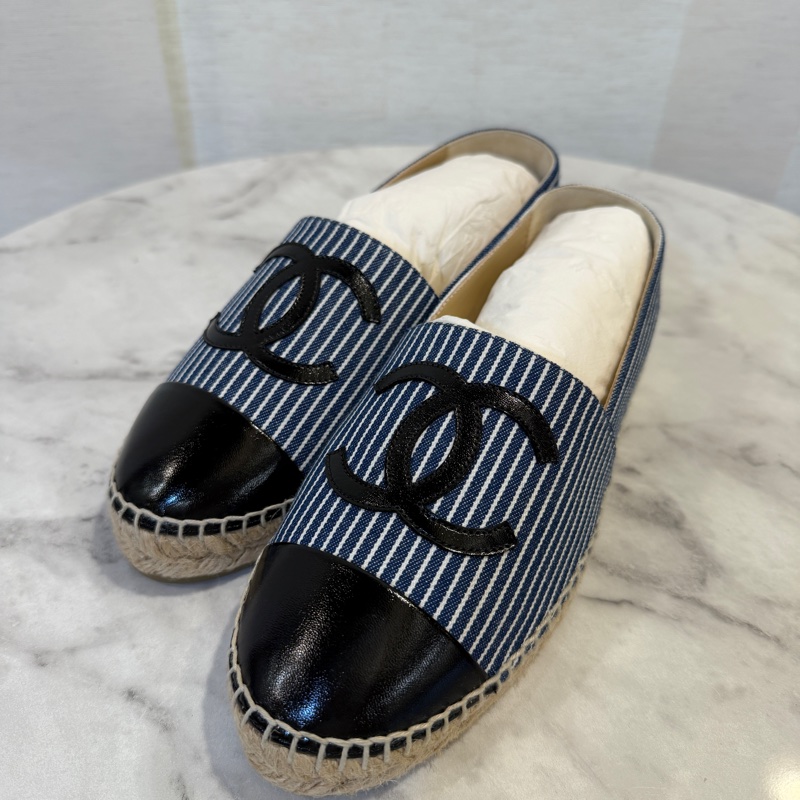 Chanel 藍白條紋帆布拼黑牛皮草編鞋G29762-0