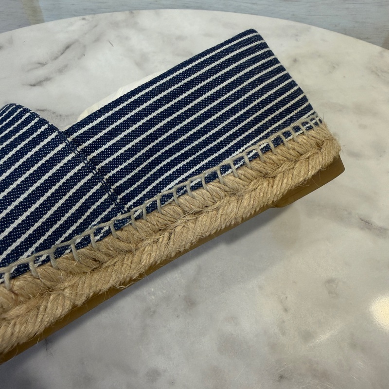 Chanel 藍白條紋帆布拼黑牛皮草編鞋G29762-6