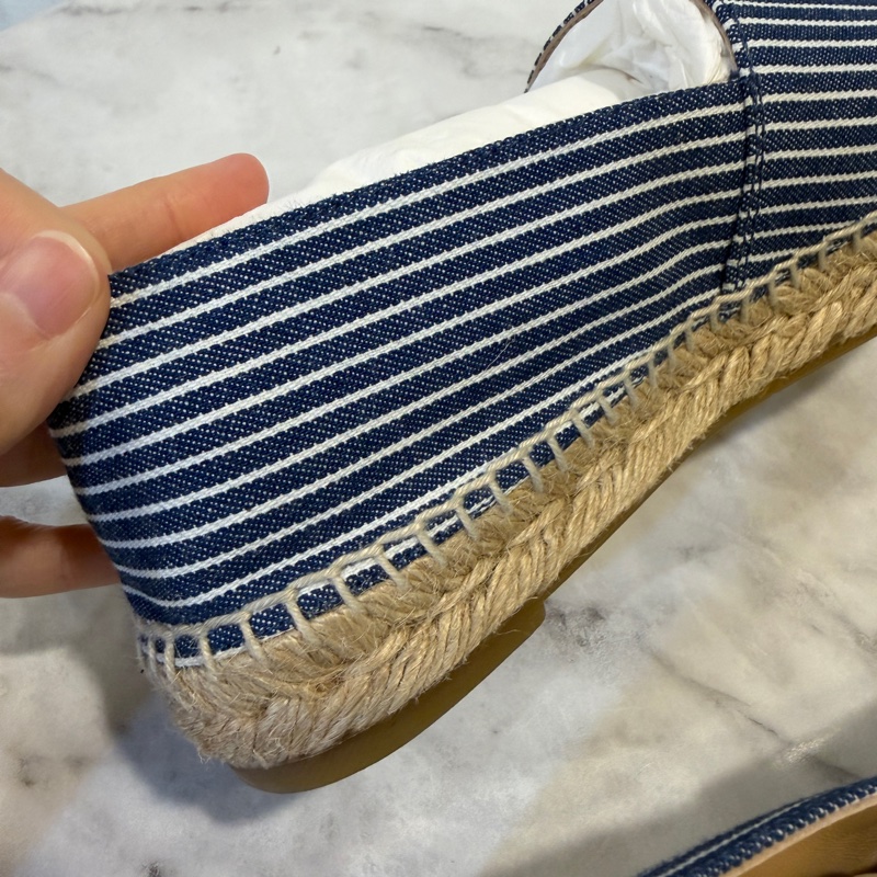 Chanel 藍白條紋帆布拼黑牛皮草編鞋G29762-10