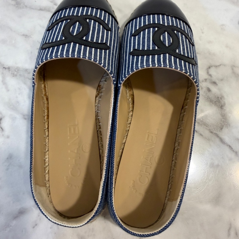 Chanel 藍白條紋帆布拼黑牛皮草編鞋G29762-12