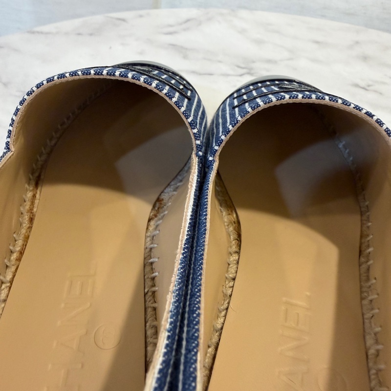 Chanel 藍白條紋帆布拼黑牛皮草編鞋G29762-13