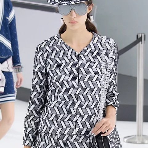 Chanel 16S 黑白幾何圖騰兩口袋軟泥外套-2