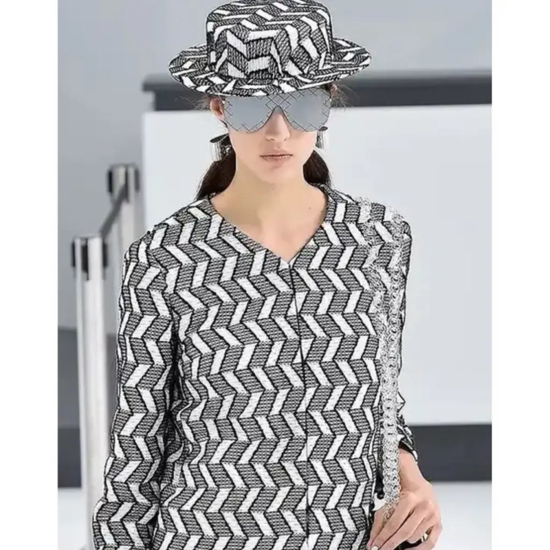 Chanel 16S 黑白幾何圖騰兩口袋軟泥外套-3