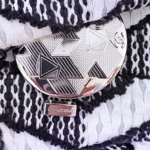 Chanel 16S 黑白幾何圖騰兩口袋軟泥外套-27