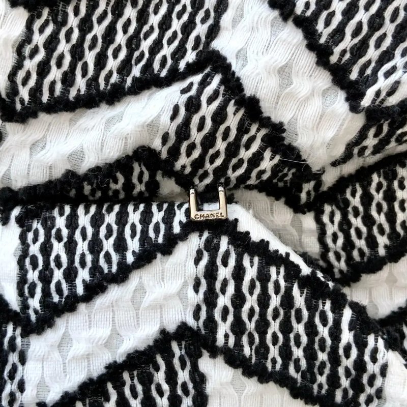 Chanel 16S 黑白幾何圖騰兩口袋軟泥外套-31