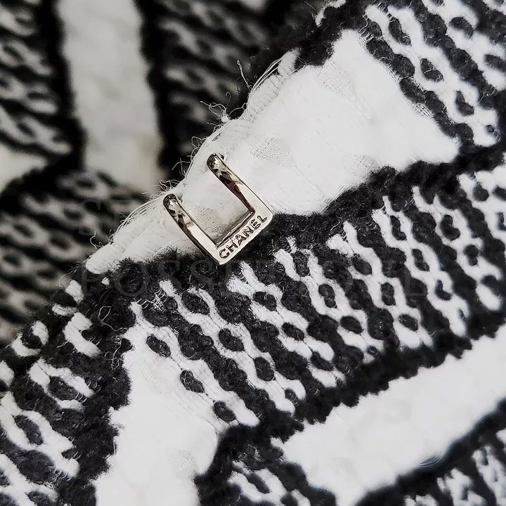Chanel 16S 黑白幾何圖騰兩口袋軟泥外套-32