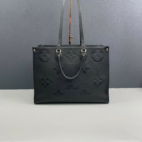 LV 黑色全皮壓花大號onthego托特包