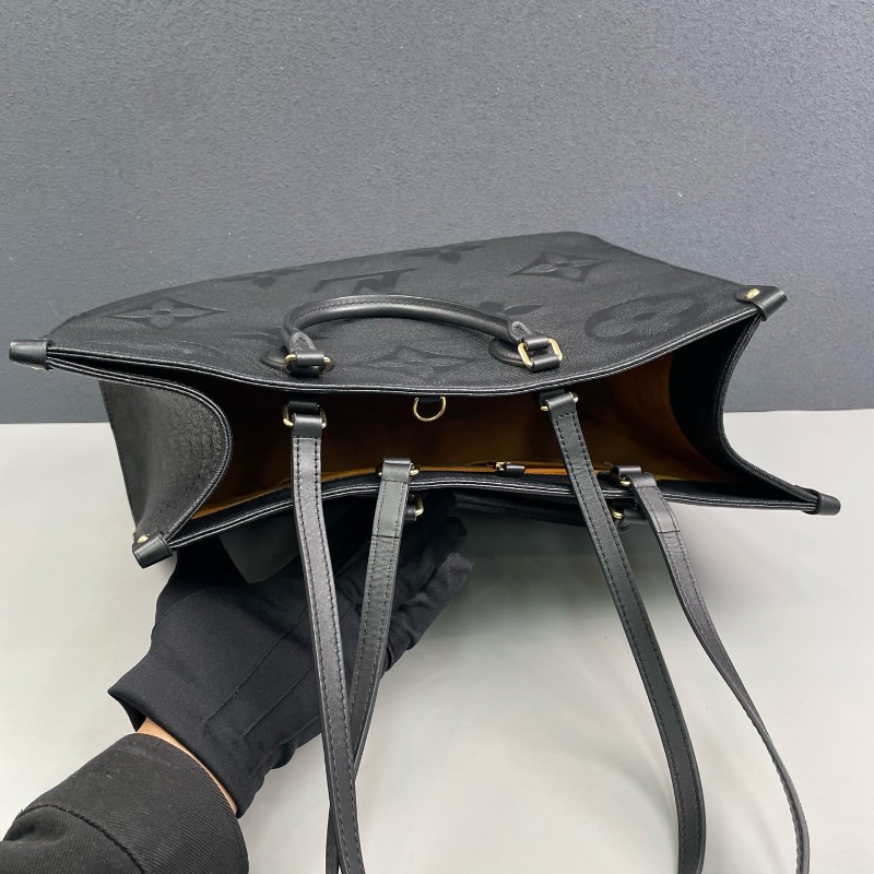 LV 黑色全皮壓花大號onthego托特包-5