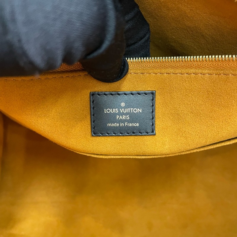 LV 黑色全皮壓花大號onthego托特包-21