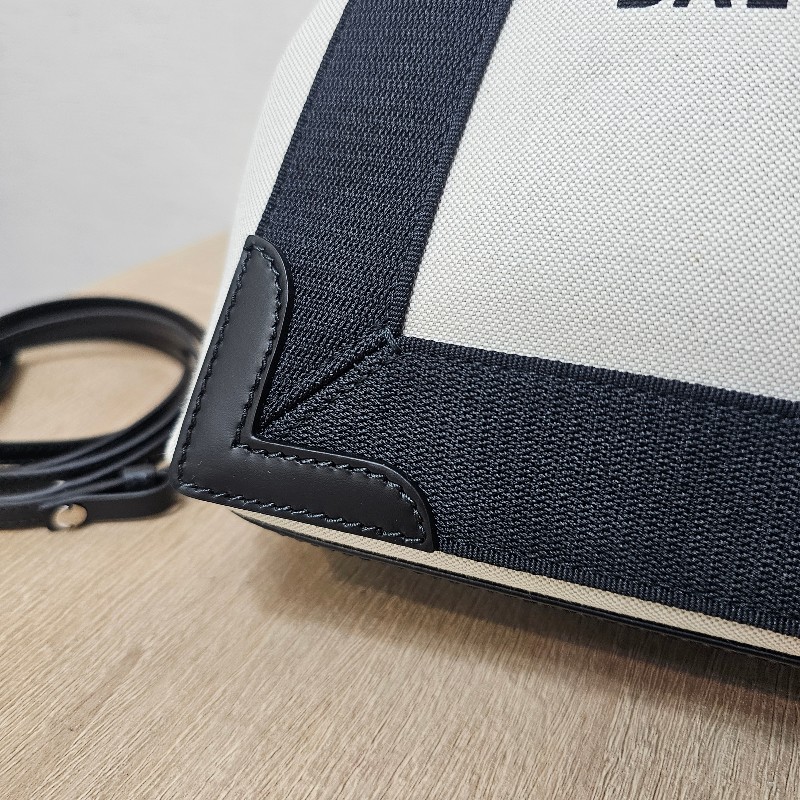 [甜價出❣️別猶豫呀！]  Balenciaga米白帆布NavyCabasXS手提斜背包-5