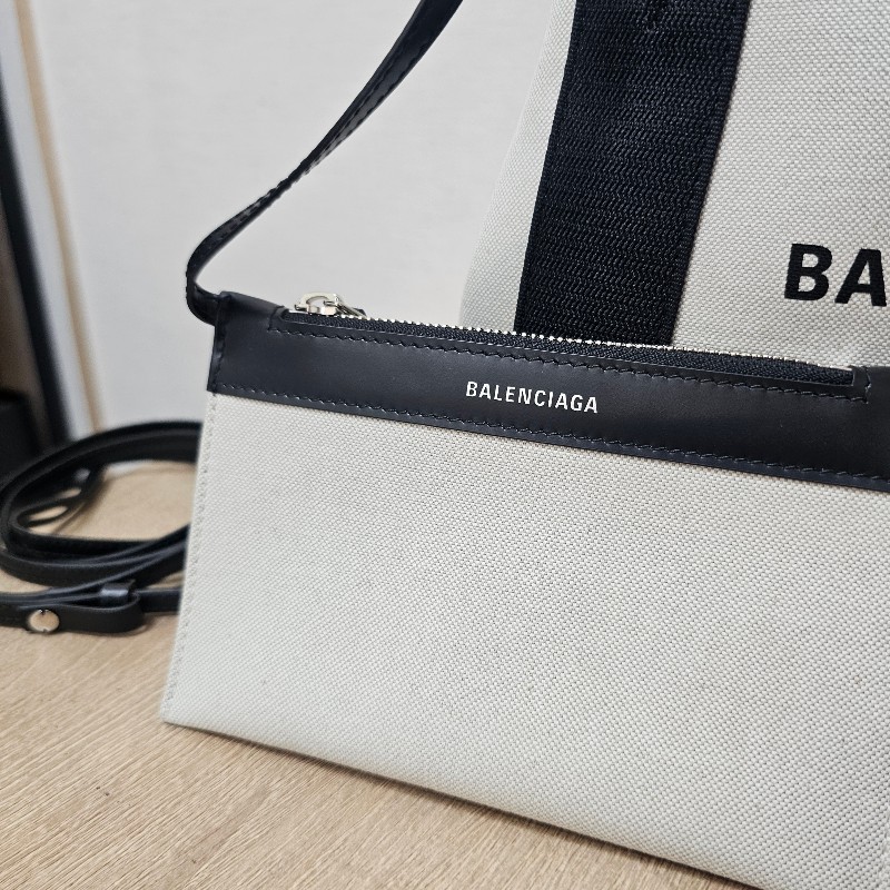 [甜價出❣️別猶豫呀！]  Balenciaga米白帆布NavyCabasXS手提斜背包-13