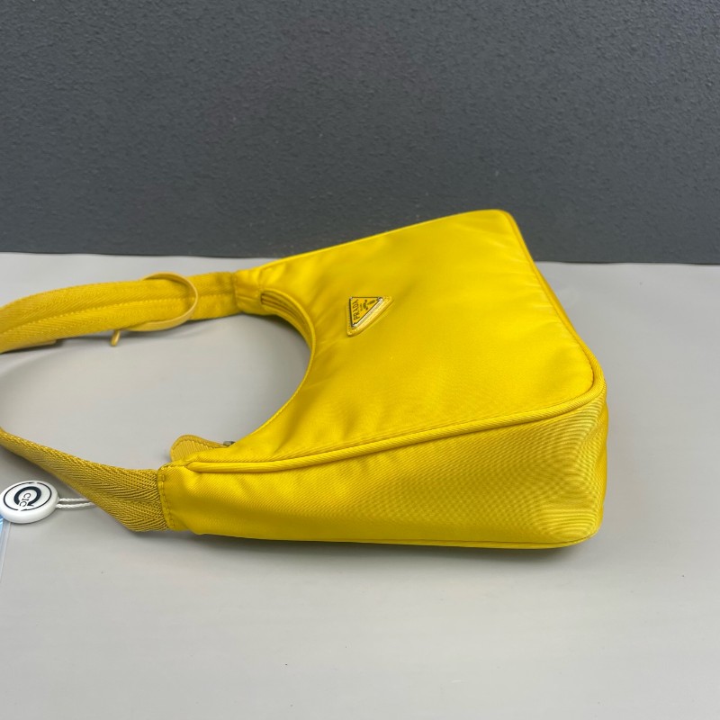Prada黃色尼龍布Hobo肩背包-2