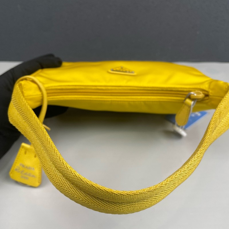 Prada黃色尼龍布Hobo肩背包-5