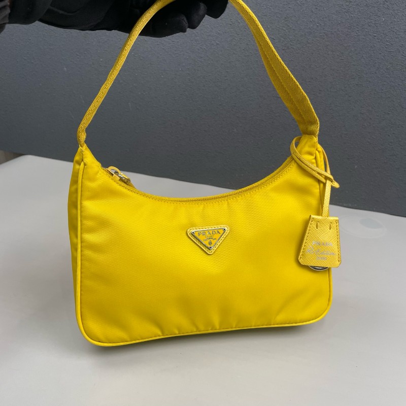 Prada黃色尼龍布Hobo肩背包-6