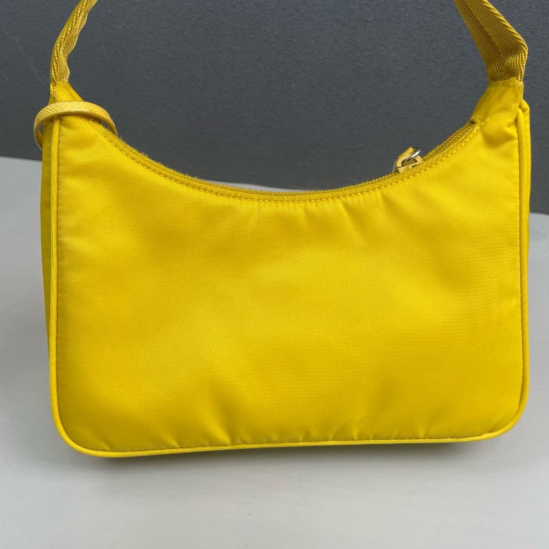 Prada黃色尼龍布Hobo肩背包-10