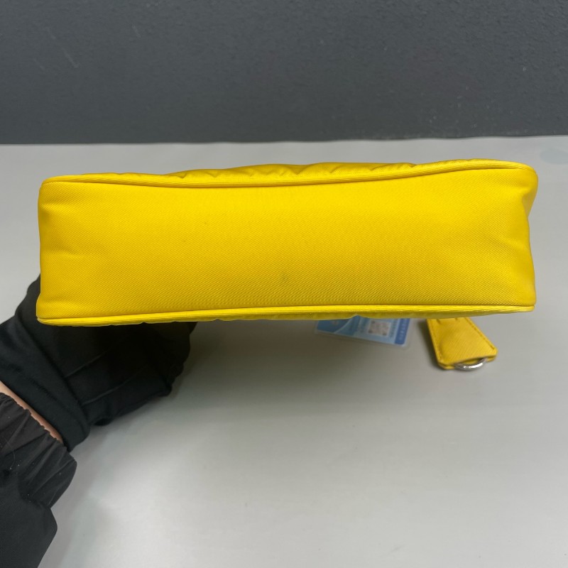 Prada黃色尼龍布Hobo肩背包-13