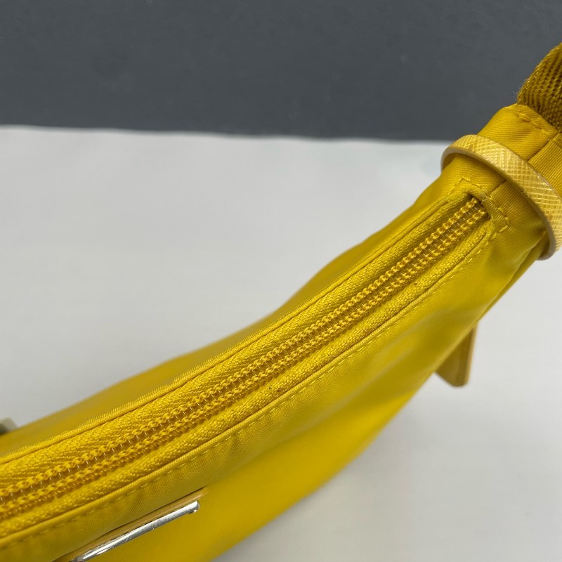 Prada黃色尼龍布Hobo肩背包-16